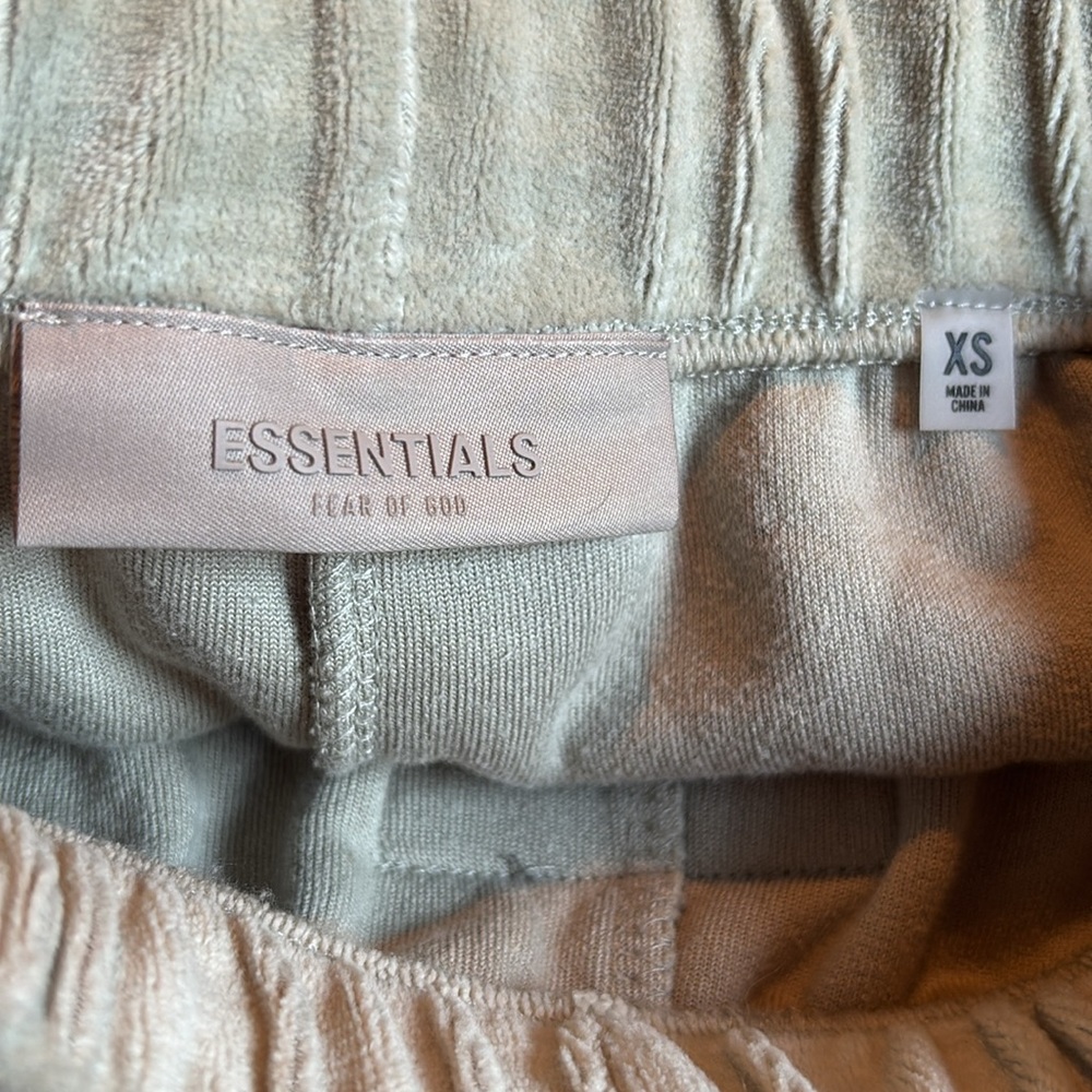 Fear of God Essentials velour short shorts in sea foam green - Picture 7 of 12